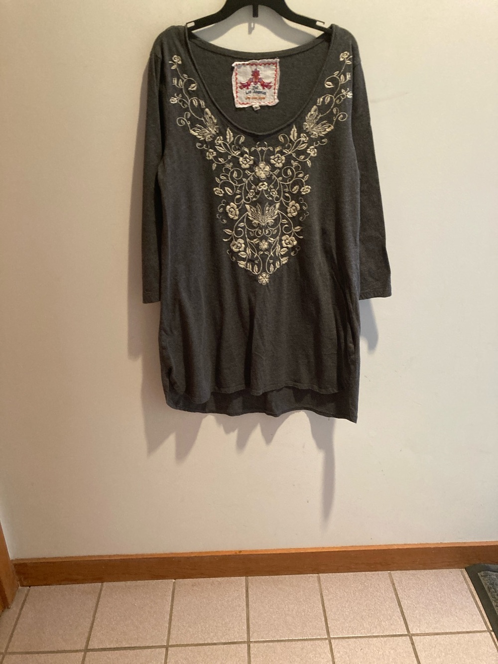 JOHNNY WAS Embroidered Scoop-Neck Tunic Top in Charcoal Gray large
